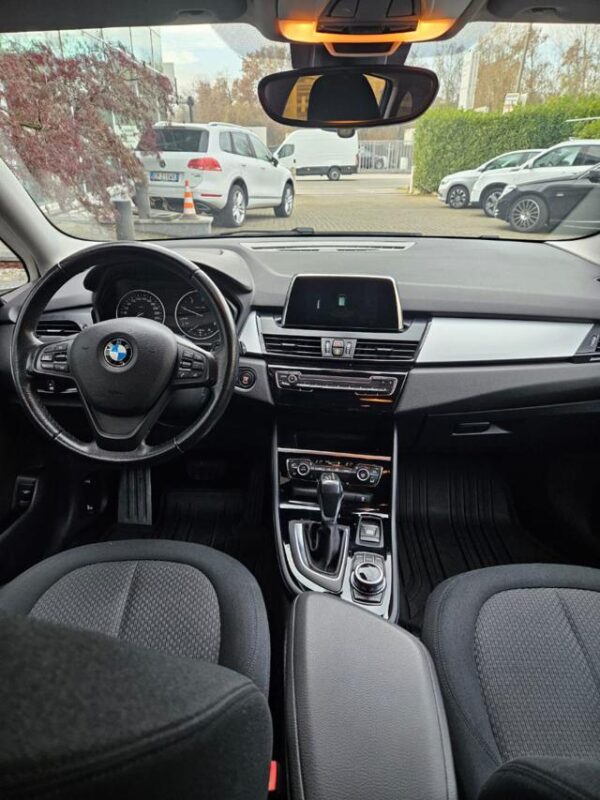 BMW 218 - immagine 10